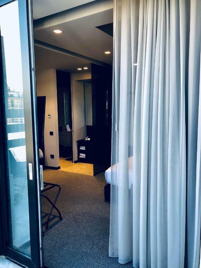 Junior Suite with King and Queen Bed - Terrace